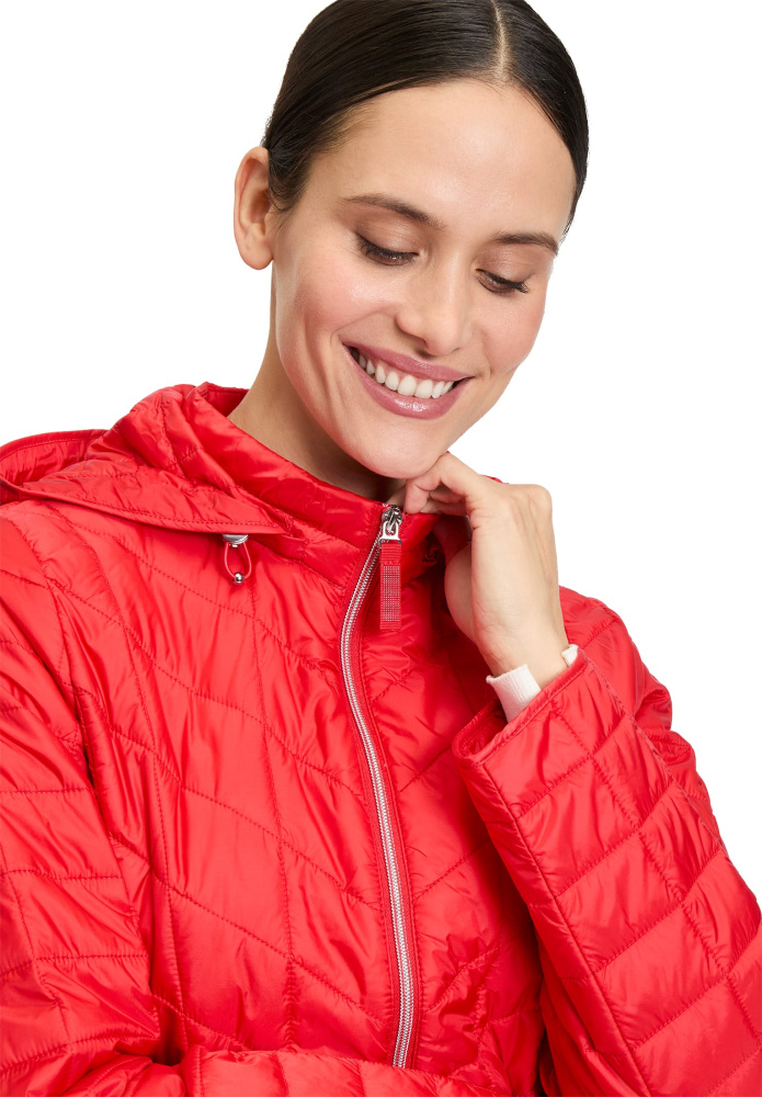 КУРТКА BETTY BARCLAY стеганая с прямым силуэтом и капюшоном
